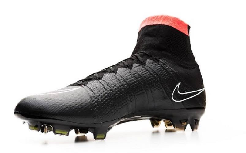 nike soccer shoes black