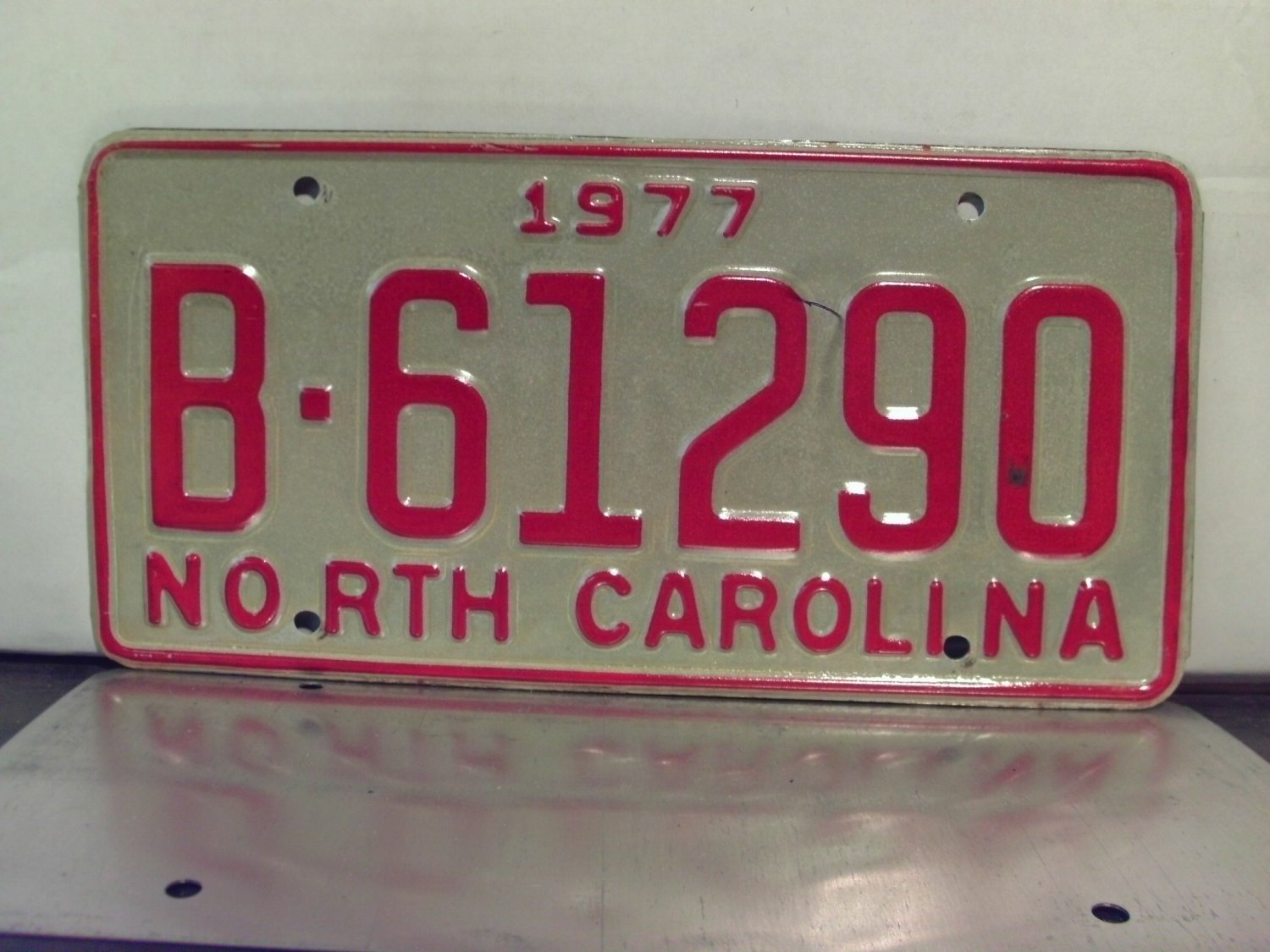 1977 North Carolina NC YOM Trailer / Camper License Plate B-61290 Mint NCY6