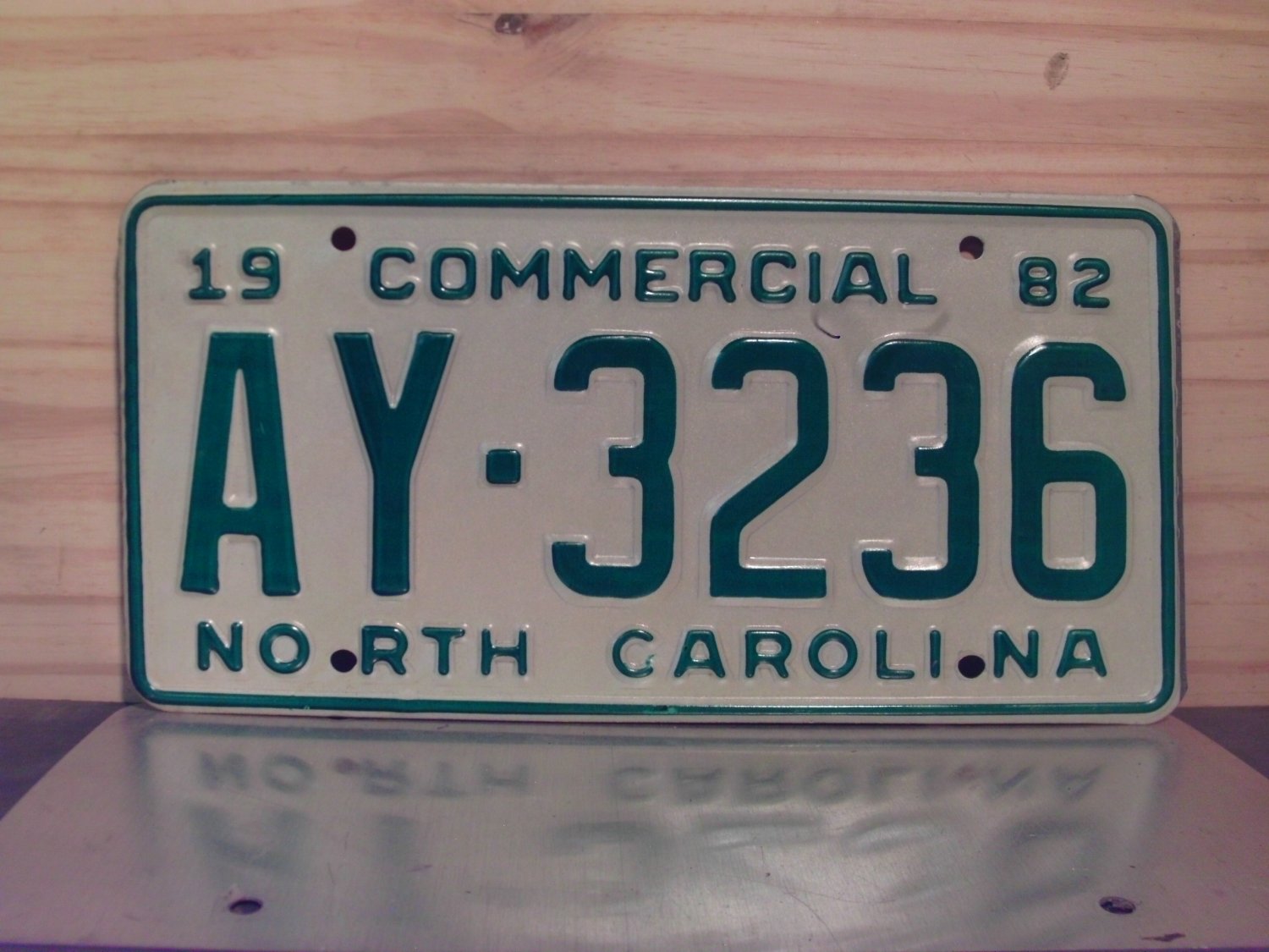 1982 North Carolina NC YOM Truck License Plate Mint AY-3236 NCB2