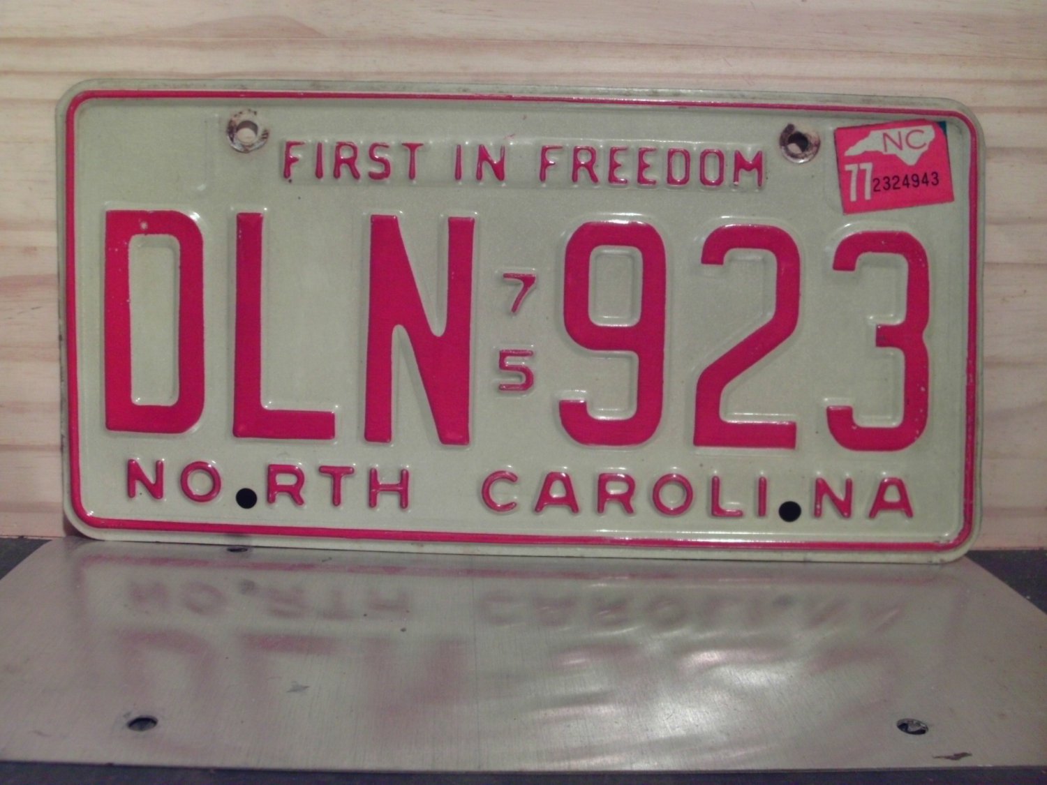 1977 North Carolina YOM Passenger License Plate NC #DLN-923 VG NCY3