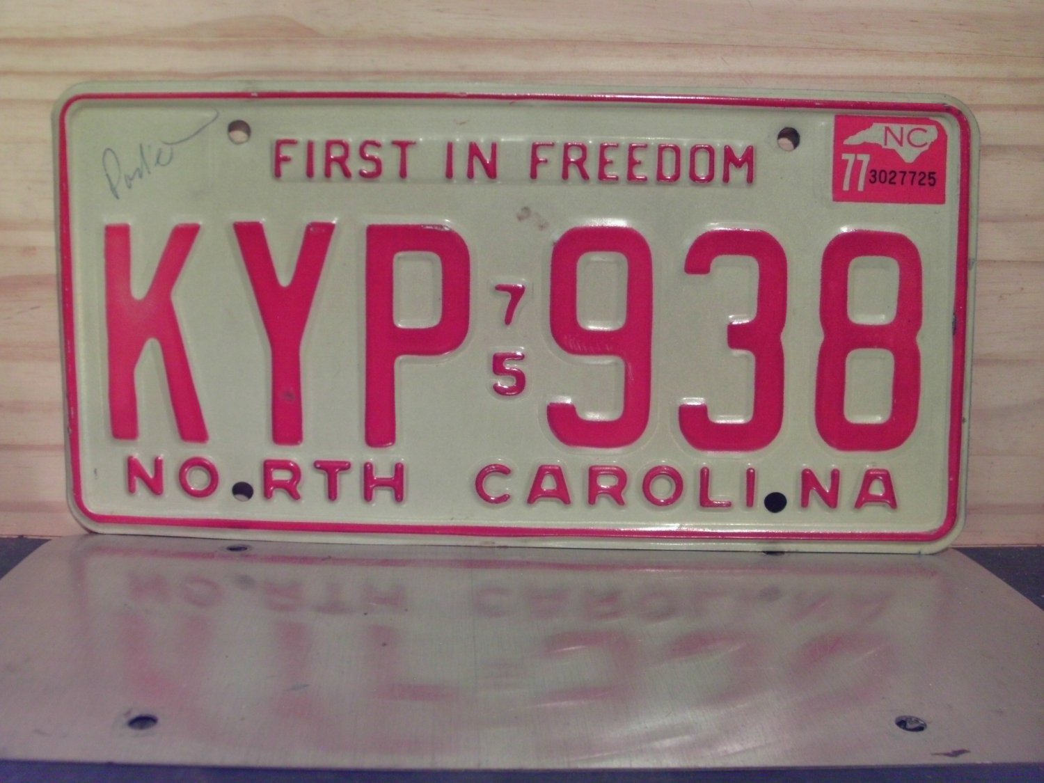 1977 North Carolina NC Passenger YOM License Plate VG KYP-938 WALL