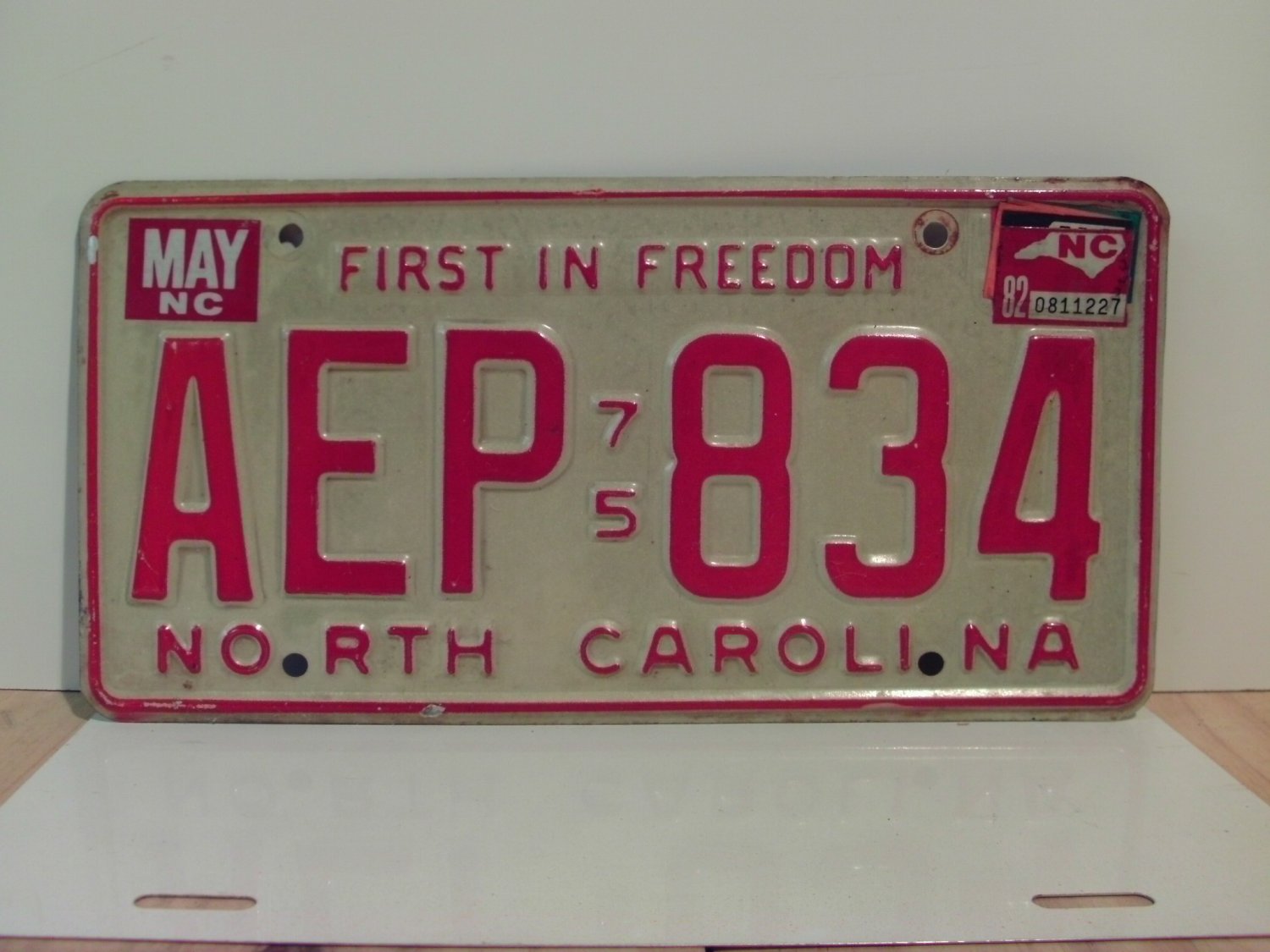 1982 North Carolina Passenger YOM License Plate VG NC AEP-834 NCY3