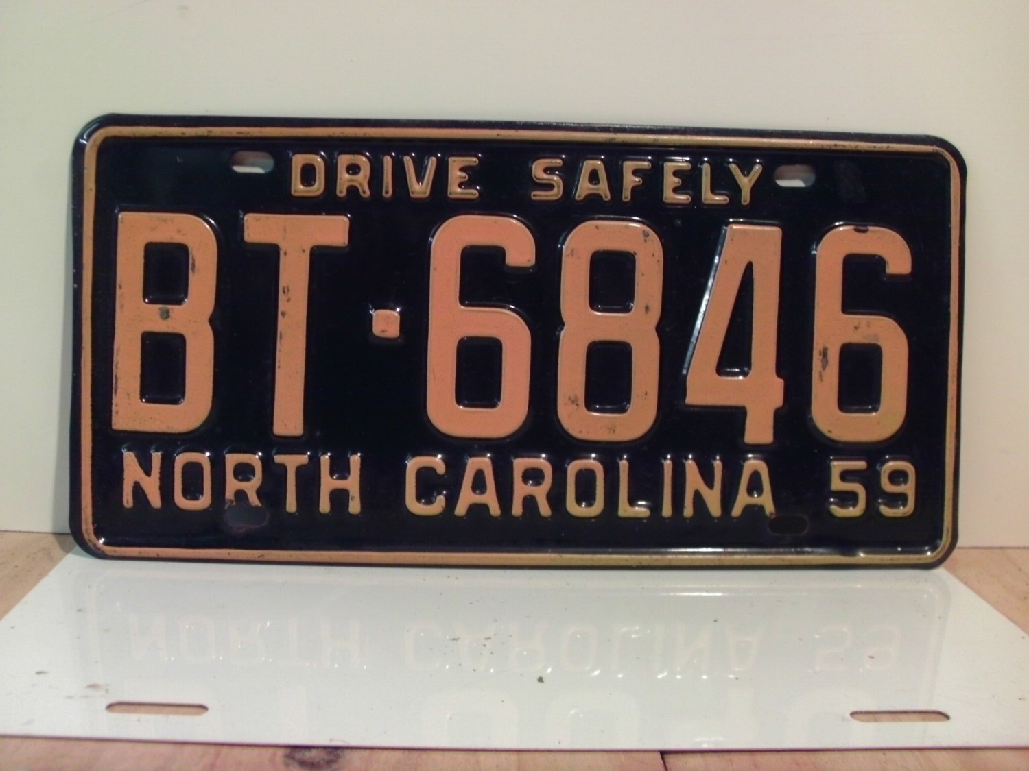 1959 North Carolina NC License Plate BT6846 YOM