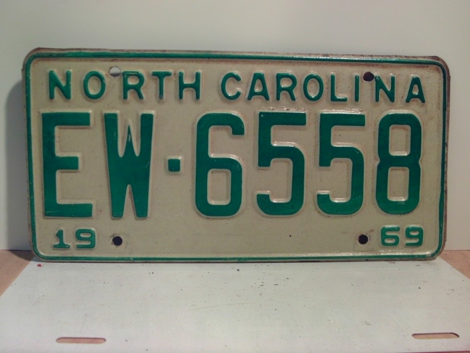 1969 North Carolina NC Passenger YOM License Plate EW-6558 VG NCY1