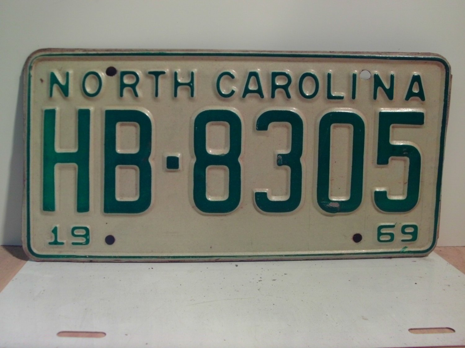 1969 North Carolina NC Passenger YOM License Plate HB-8305 VG NC1