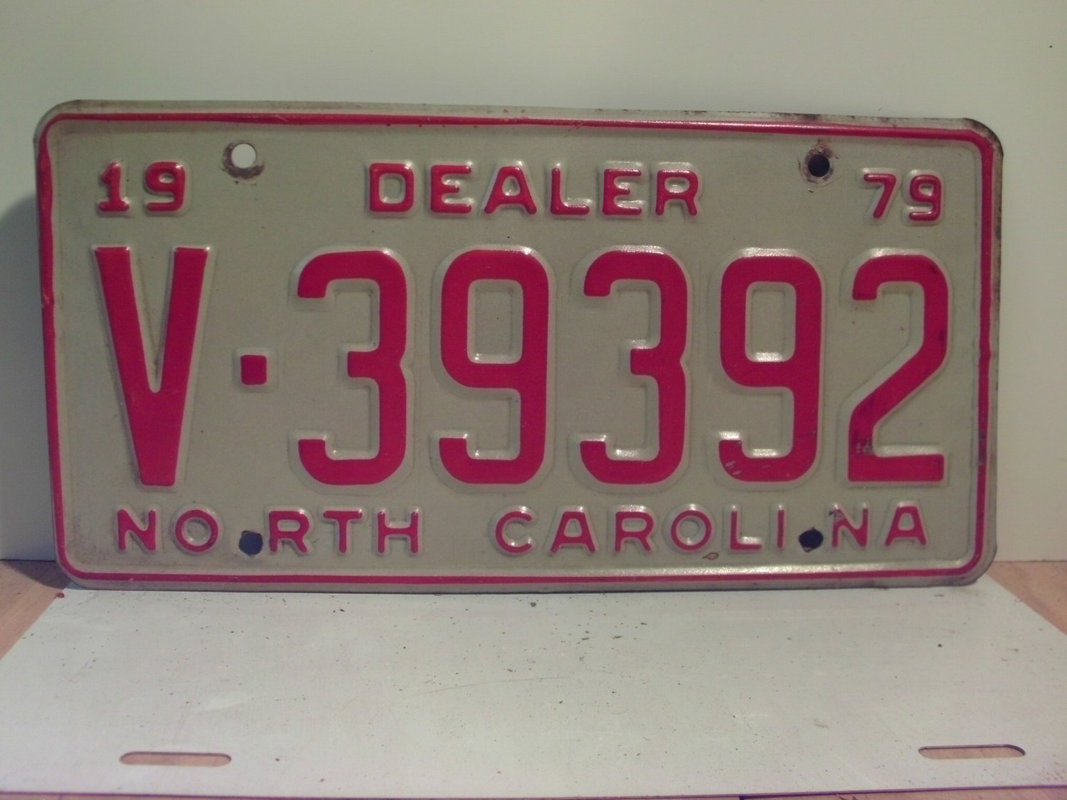 1979 North Carolina NC Dealer License Plate V39392 VG