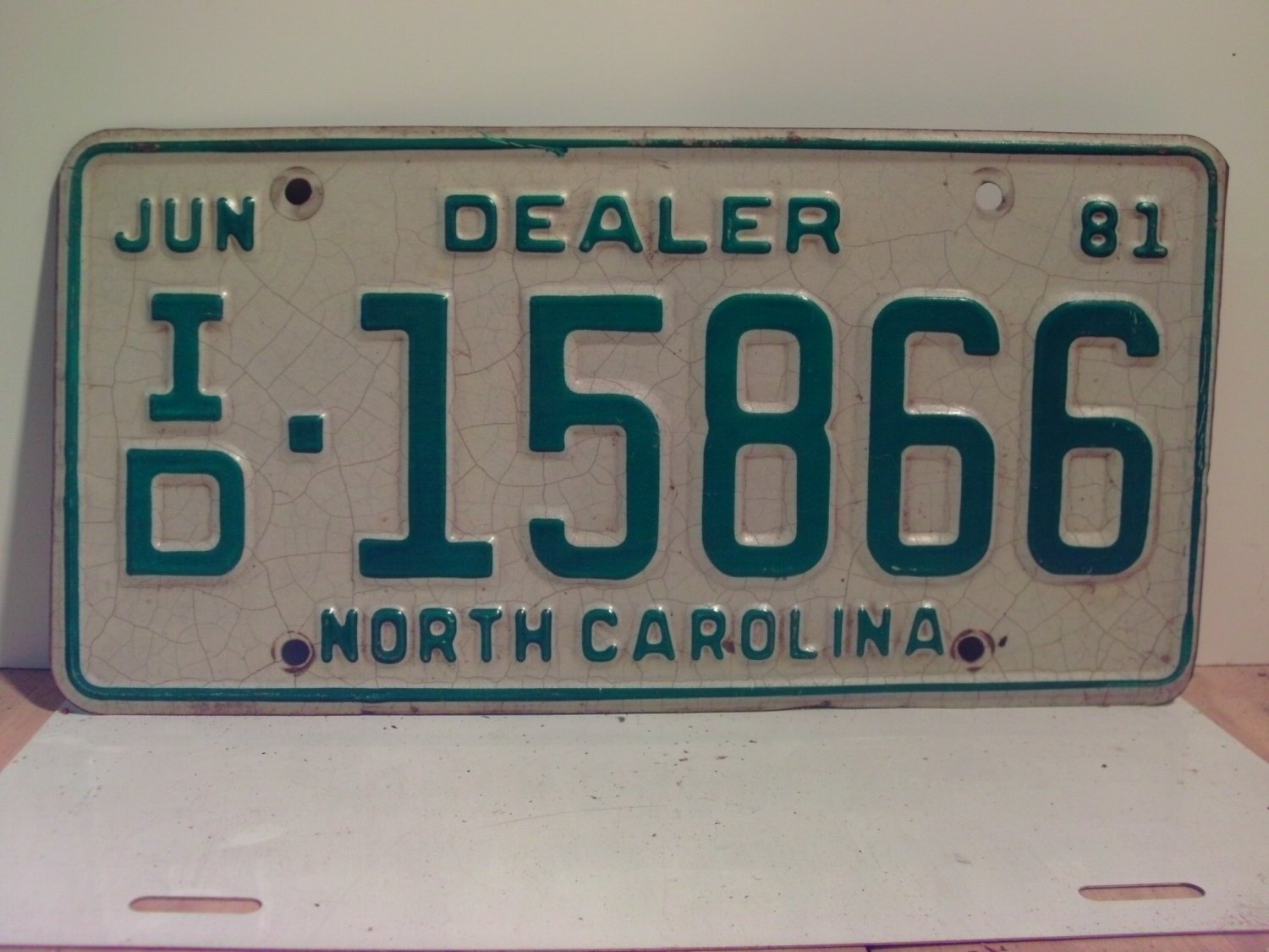 1981 North Carolina NC Independent Dealer License Plate ID15866 VG