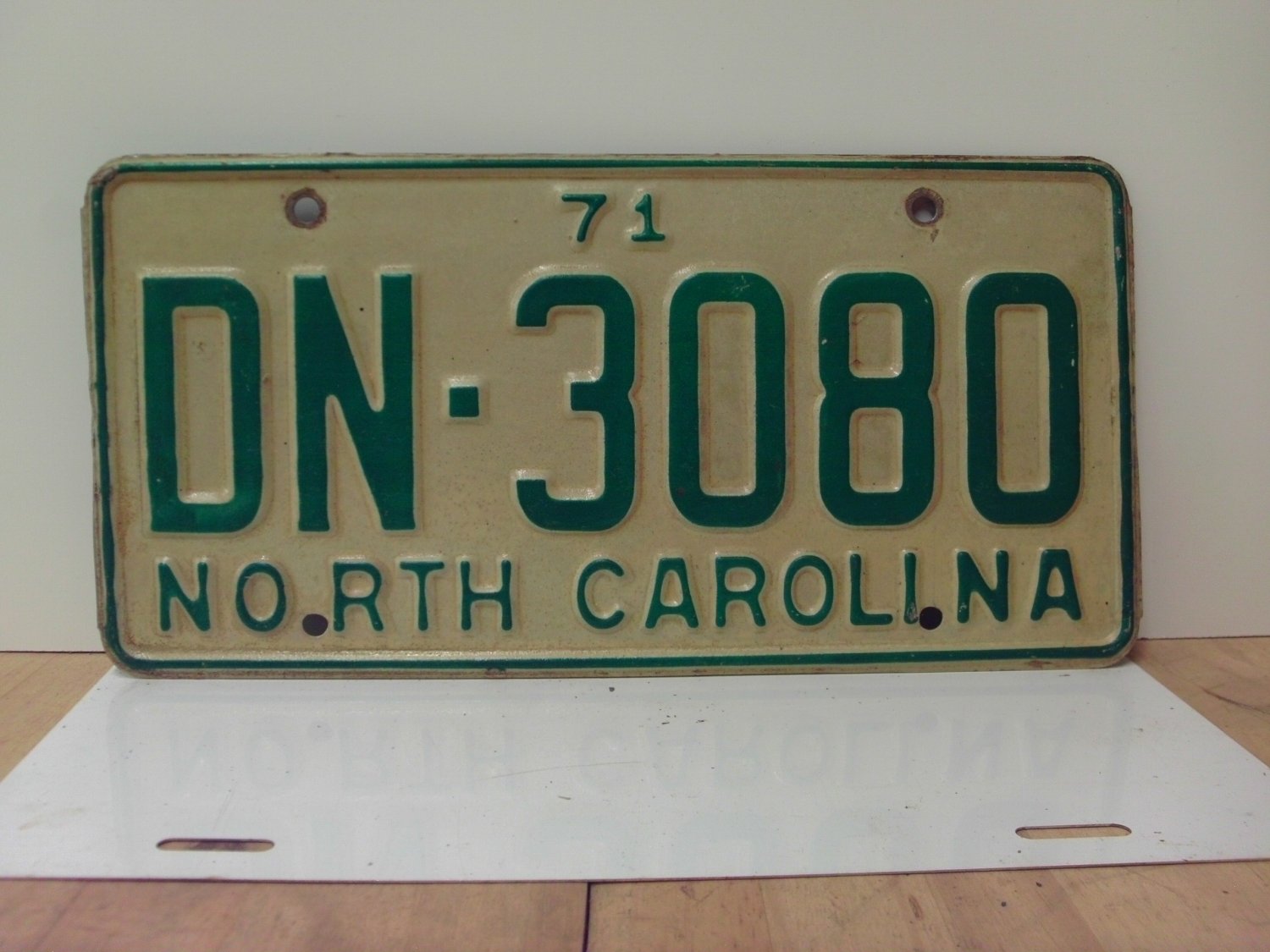 1971 North Carolina YOM License Plate Tag NC DN-3080 VG