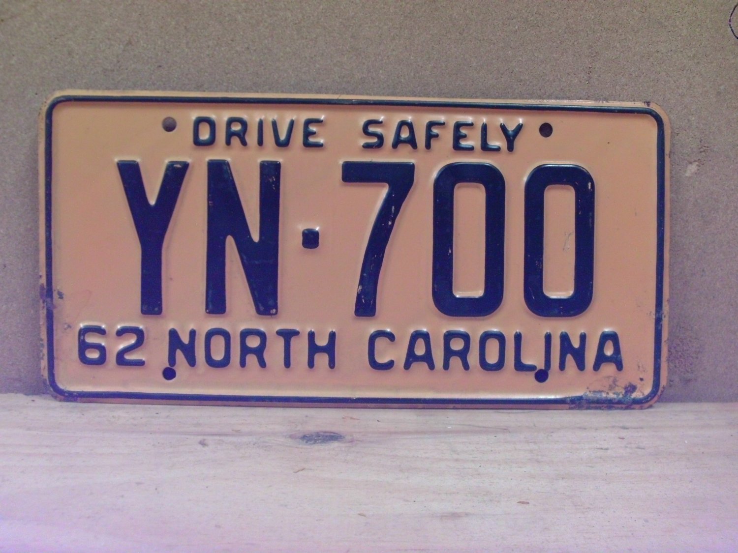 1962 North Carolina NC License Plate YN-700 YOM VG NCA2