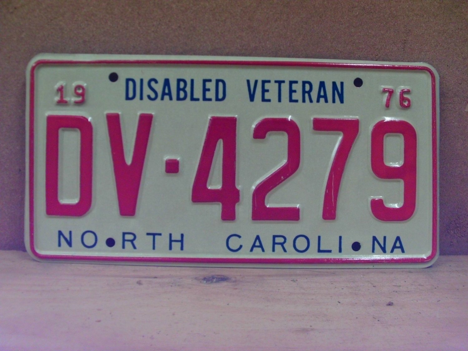 1976 North Carolina NC Aluminum Disabled Veteran License Plate DV-4279 Mint! NCM1