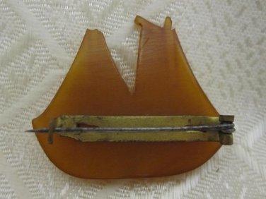 ANTIQUE "SAILING BOAT" BALTIC CARVED BUTTERSCOTCH AMBER BROOCH