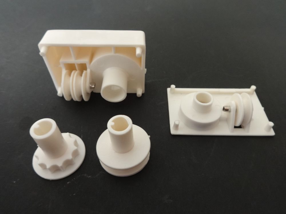 1 QTY: Standard Vertical Blind 3 Prong Control (Right) and Idle End Set, Ivory