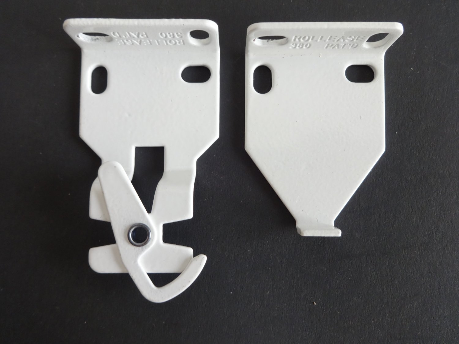 1 PAIR Rollease R3 / R8 EXTENDED Roller Shade Brackets, in White (MPN # RB390W)