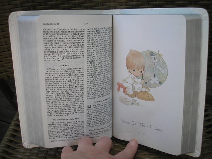 RARE PRECIOUS MOMENTS BIBLE (CATHOLIC ED) LEATHER BOUND!