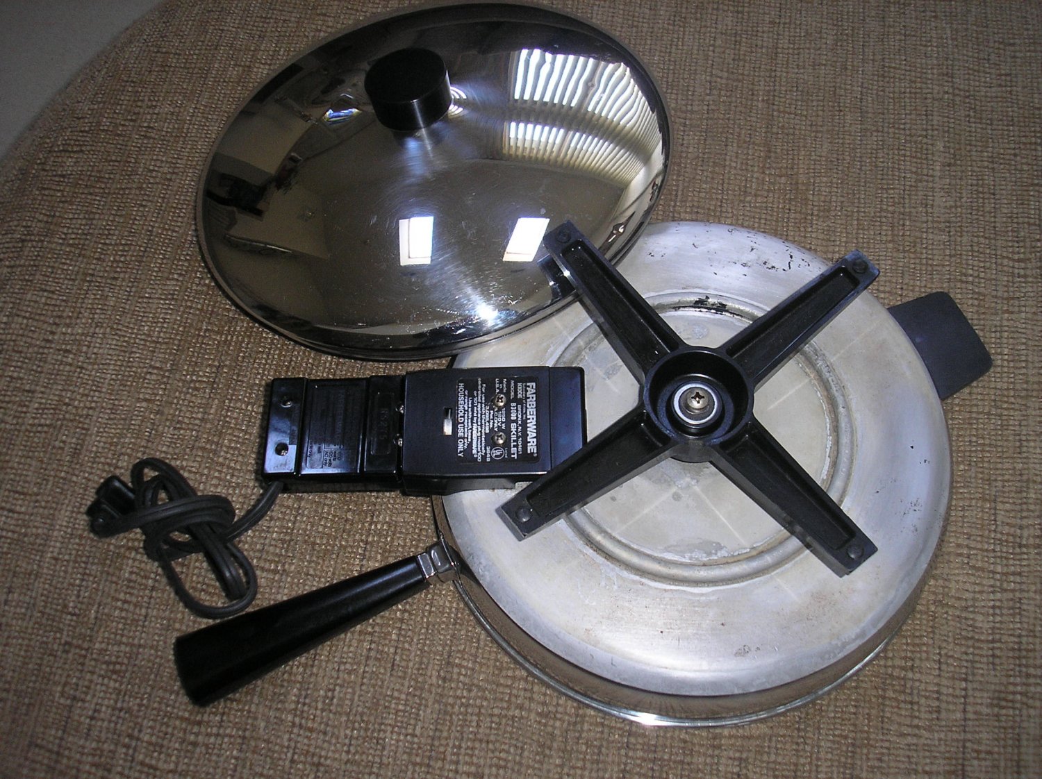 FARBERWARE B3000 ELECTRIC SKILLET/FRY PANSTAINLESS STEELWORKS GREATMADE IN USA!