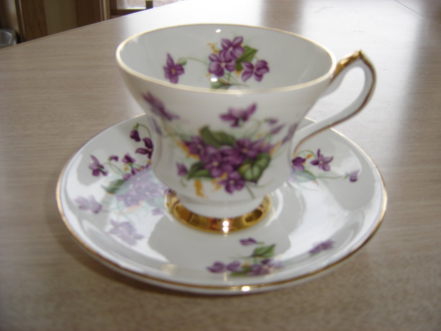 VINTAGE WINDSOR BONE CHINA TEA CUP & SAUCER SET PURPLE