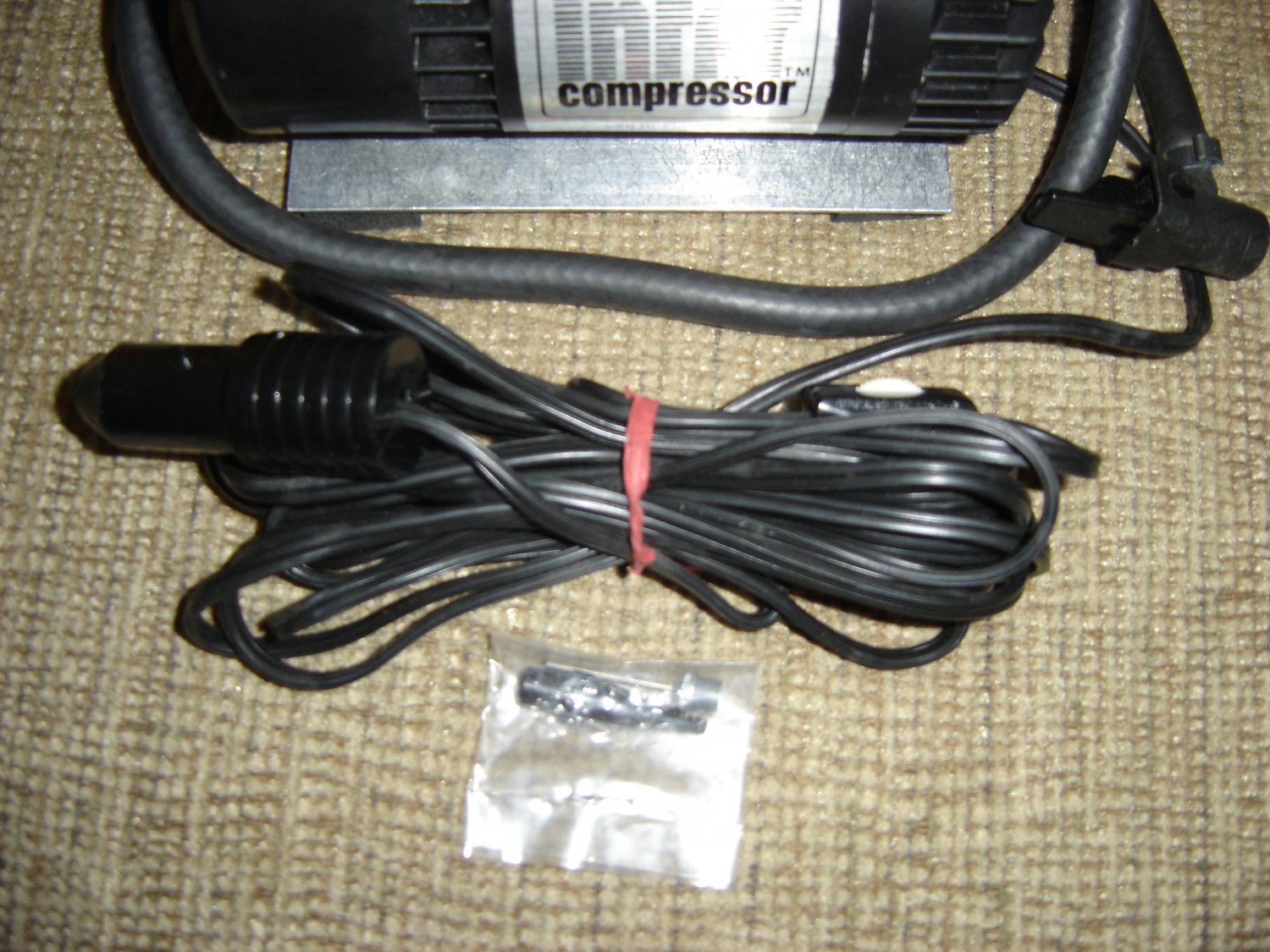 200 HIFLO SERIES 12 VOLT PORTABLE TIRE AIR COMPRESSOR!