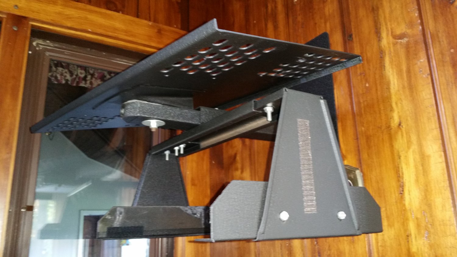 LUCASEY MFG. 1700 CRT TV Wall Mount with VCRU1420 Accessory Shelf!