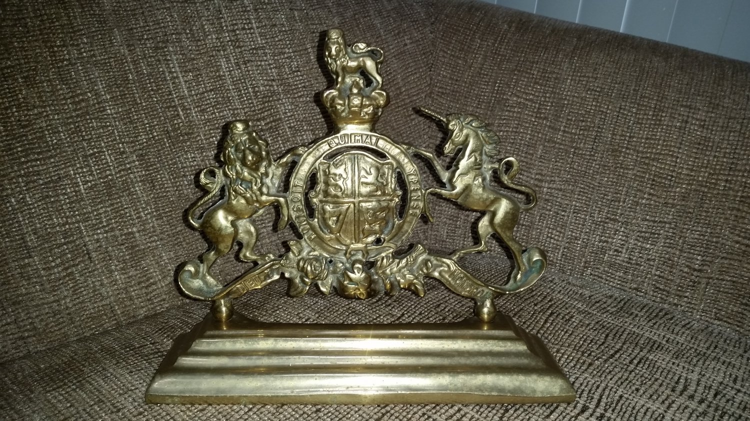 19th Century Brass Royal Coat of Arms - HONI SOIT QUI MAL Y PENSE!