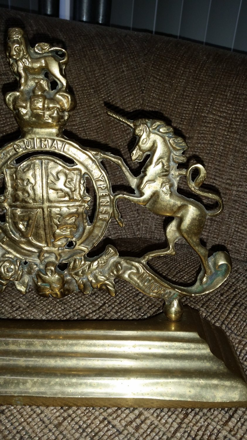 19th Century Brass Royal Coat of Arms - HONI SOIT QUI MAL Y PENSE!