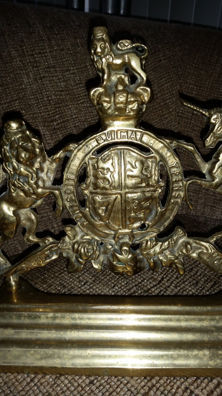 19th Century Brass Royal Coat of Arms - HONI SOIT QUI MAL Y PENSE!