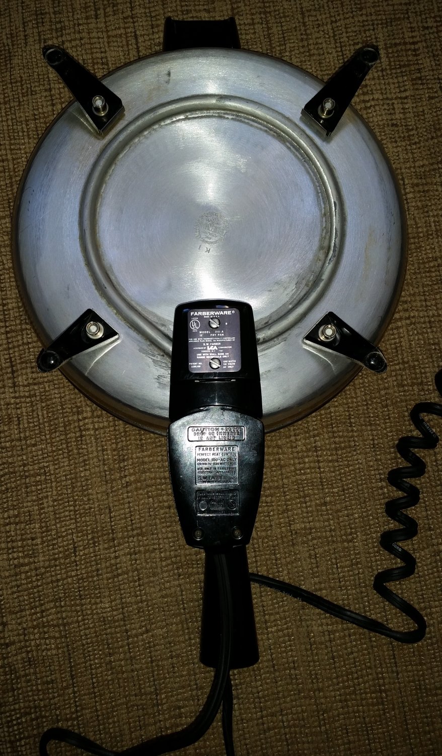 FARBERWARE 310A ELECTRIC SKILLET/FRY PANSTAINLESS STEELWORKS GREAT