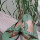 BORN Green Pebble Leather Strappy Flat Thong Sandals CQA10 - Size 8!