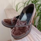 Bzees Lakeside Womens Lightweight Casual Slip-On, Beige Velvet, Washable Shoes - Size 7.5M!