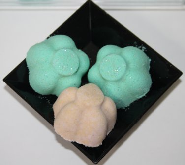 creamy, handmade, moisturizing bath bombs
