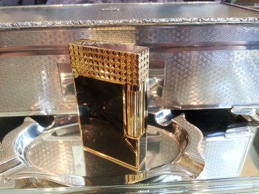 BEAUTIFUL DECORATIVE  "PENTHOUSE" GAS LIGHTER WITH EVERYTHING, FREE SHIPPING