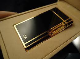 CARAN d ACHE LIGHTER ~ CHINA  LACQUER BLACK ~  18 K GOLD LIGHTER ~ STUNNING !