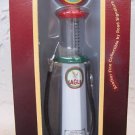 Road Signature Yat Ming Round Eagle Gas Pump NEW 1:18