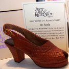 Just the Right Shoe 25110 In Scale Shoe Mint NEW