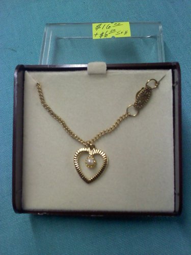 vintage faux pearl and goldtone heart necklace in original box