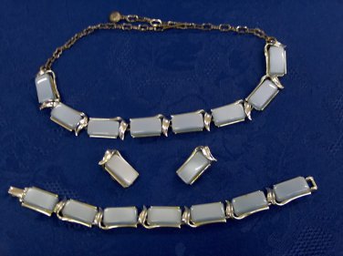 Thermoset plastic - light blue vintage jewelry set - unsigned