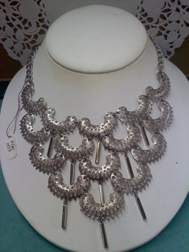 Sarah Coventry vintage necklace Charisma from 1973 silvertone