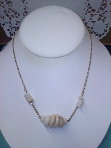 Sarah Coventry vintage shell necklace goldtone