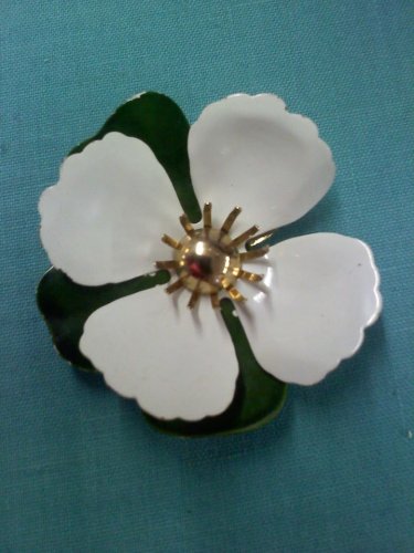 Sarah Coventry - Tahitian Flower - 1969 in white vintage brooch pin
