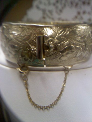 Coro Pegasus clamper cuff style 1940's vintage bracelet goldtone