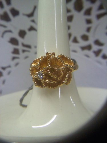 AVON - Flowerblaze - 1976 carnation or peony flower goldtone ring size 7