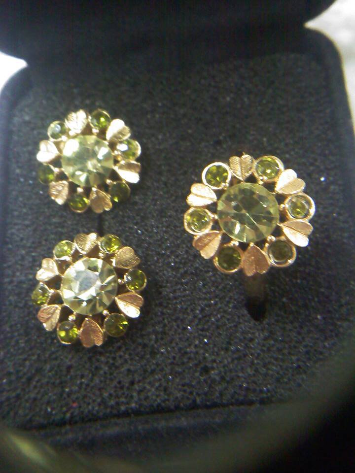 Avon "Sun Brilliants" peridot green on goldtone ring and clip earrings set 1974