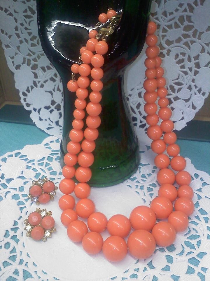 Coro bright, coral, melon colored graduated bead necklace with screw