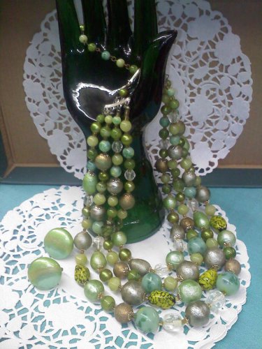 4 strand art glass, Lucite, faux marble confetti... necklace with screwback earrings - Japan
