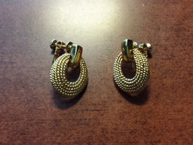 Napier goldtone adjustable screw back clip earrings