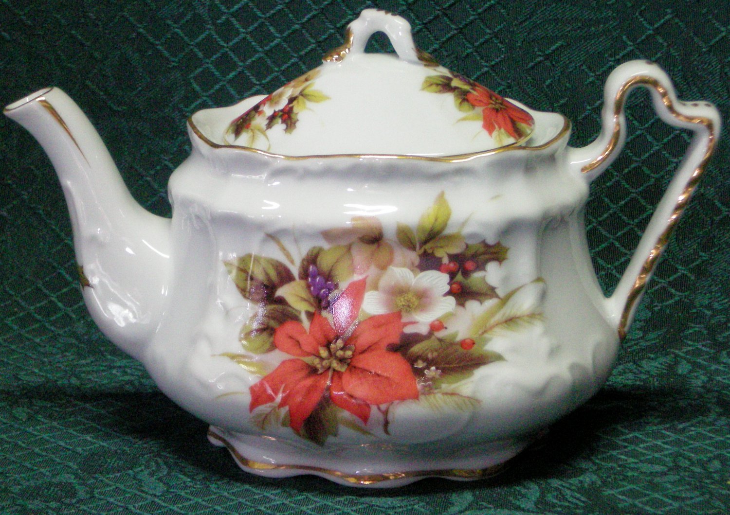 Fielder Keepsakes Victorian Teapot 3 CupPoinsettiaPorcelain Teapot