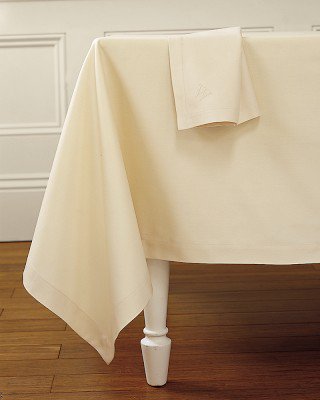Williams Sonoma Ivory Hotel Tablecloth 126"