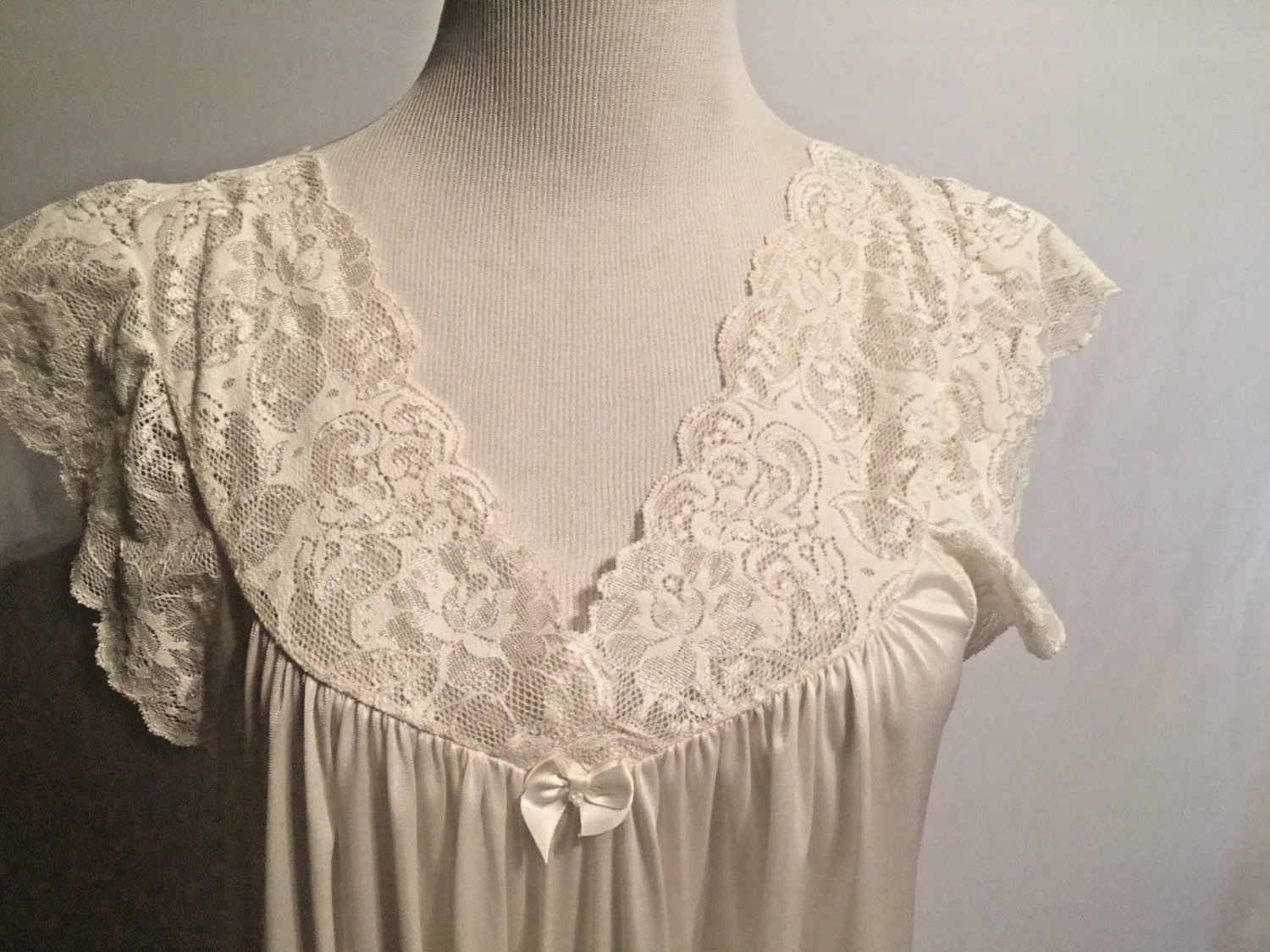 Vintage Shadowline nightgown nylon and lace Ivory M/L/XL