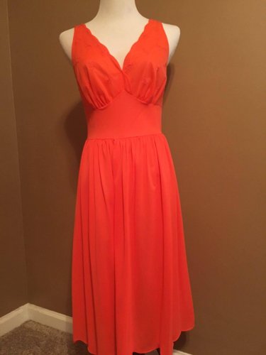 Vintage Vanity Fair nylon short nightgown chiffon back scalloped hem