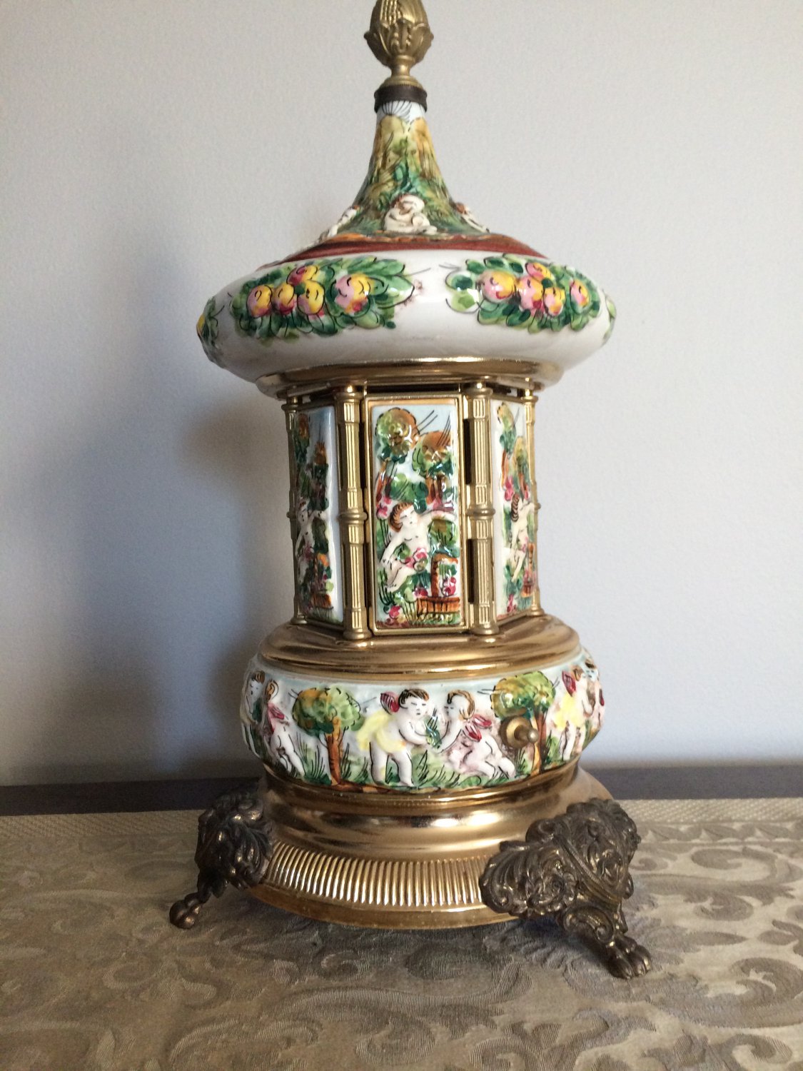 Vintage, rare Brevettato CigaretteLipstickMuscial Carousel