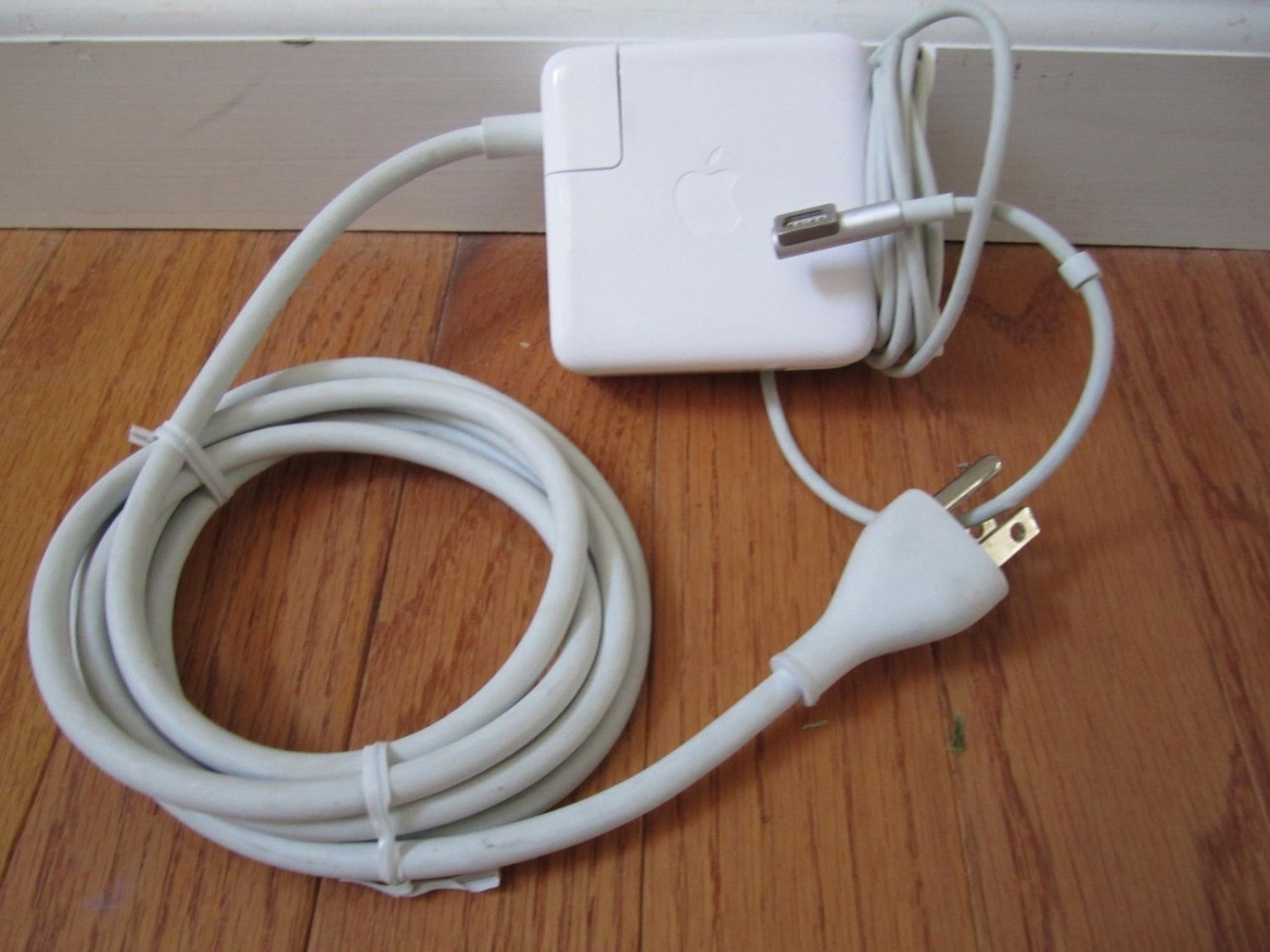 Magsafe айфон оригинал. MAGSAFE 60w a1344 оригинал. Apple MAGSAFE Charger 60w. Apple MAGSAFE Charger 60w Box. Аппел адаптер 1330.